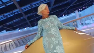 8 vestidos que no marcan nada de barriga para las mujeres 50+