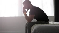 Así son las personas que les gusta rezar antes de dormir, según la psicología