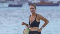 Estas son las sandalias planas más nostálgicas que también está llevando Amelia Bono