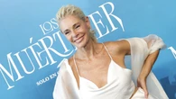 Belén Rueda arrasa a los 60 con un look blanco satinado de efecto tipazo (y de lo más sexy)