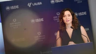 Hablemos de la combinación estrella de Isabel Díaz Ayuso que desean las mujeres de 40 años para ir a trabajar