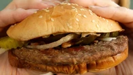 Despiden a una madre soltera estadounidense que se volvió viral por dirigir un Burger King sola