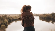 Estas chaquetas de ante serán tu mejor compra cuando acabe la ola de calor