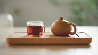 Descubre el té natural más potente para ayudarte a dormir mejor por las noches calurosas en verano