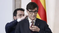 El primer año de Illa: cesiones a ERC, acuerdos controvertidos con los Comunes y guiños a la derecha