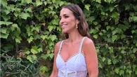 No hay noche de verano en Marbella sin el maxi vestido ibicenco de Paula Echevarría que estiliza hasta con sandalias planas