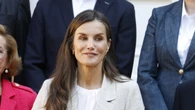 La Reina Letizia estrena el traje de lino más primaveral que le van a querer copiar las madres de comunión 2025