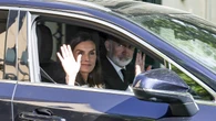 Don Felipe VI y Doña Letizia dan el último adiós al monseñor Serafín