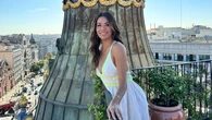 Eva Longoria conquista Madrid a sus 50 años con el vestido rojo más corto y zapatillas blancas