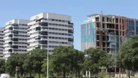 La construcción de vivienda sigue tiesa y el desequilibrio en el mercado se mantiene con una demanda que quintuplica la oferta por tercer año seguido