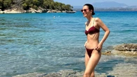 El bikini de Calzedonia que ha conquistado a Sassa de Osma: color cereza, detalles joya y efecto tipazo