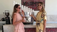 Ni rosa ni chocolate: las uñas se llevan en amarillo pastel este verano