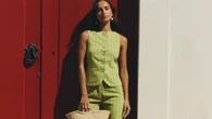 Este capazo de menos de 10€ eleva cualquier look de verano: tres ideas para llevarlo con estilo