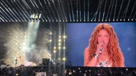 Shakira, una loba solterona que bailó entre billetes en su último concierto
