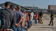 Proponen construir la cárcel "Alcatraz Lagarto" para inmigrantes en un aeropuerto abandonado