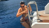 Solo Georgina Rodríguez se puede bañar en aguas de Mallorca con el vestido Playboy de marca española más sexy