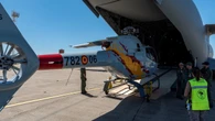 El A400M "se traga" los helicópteros acrobáticos del Ejército del Aire para el Día de las Fuerzas Armadas