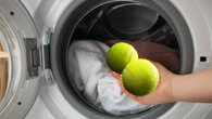 ¿Por qué hay que meter dos pelotas de tenis en la lavadora? El secreto mejor guardado al hacer la colada