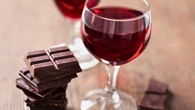 El efecto inesperado de comer chocolate y vino tinto todos los días para la salud cardiometabólica