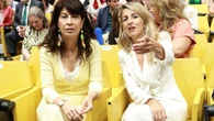 Yolanda Díaz tiene claro que el traje blanco es el uniforme perfecto para cualquier evento de junio