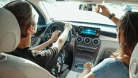 Un trabajador de un desguace revela las seis costumbres al conducir que destrozan tu coche