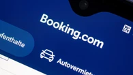 Nuevo golpe a los pisos turísticos: Booking elimina más de 4.000 anuncios ilegales tras un requerimiento de Consumo