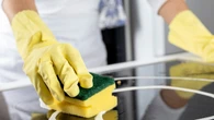 Cómo quitar arañazos de una vitrocerámica: el truco sencillo que la deja como nueva