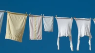 ¿Tiendes la ropa en la terraza o el balcón? Este es el paso que debes hacer si no quieres quedarte sin ella