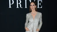Todas las madrinas van a copiar el look de Eugenia Silva en el desfile de Giorgio Armani Privé en París