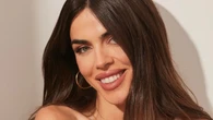 Solo Violeta Mangriñán podía combinar un conjunto pijamero de encaje con unas sandalias de tacón