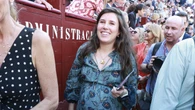 Teresa Urquijo se va sola a los toros a un mes de dar a luz con el vestido bohemio que se ha convertido en el uniforme de su embarazo