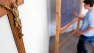 Un cura católico convenció a un monaguillo de que Dios aprobaba su relación antes de abusar de él, según una denuncia en EE UU