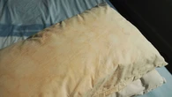 Si tienes almohadas viejas, no las tires, son un tesoro: estas son dos formas de aprovecharlas