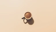 ¿No eres capaz de terminar todo el líquido de un vaso? No eres raro, hay una explicación científica