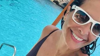 Nuria Roca revoluciona Menorca con el bañador español más favorecedor del verano (y está rebajado)