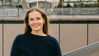 Las primeras imágenes de Ingrid de Noruega como universitaria en Sídney: posado ante la Ópera y look informal