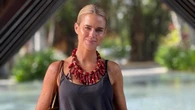 El truco de estilo de Amelia Bono para hacer unos shorts vaqueros elegantes desde sus vacaciones paradisíacas
