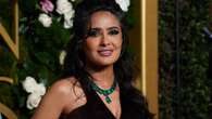 Por qué Salma Hayek y sus canas al natural fueron el momentazo beauty de los Globos de Oro 2025