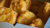 Receta de nuggets caserospara evitar los ultraprocesados ​​con los niños: crujientes y listos en 20 minutos en la freidora de air