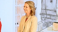 La Infanta Elena arriesga con el vestido más colorido (y sorprendente) de su armario para un acto oficial