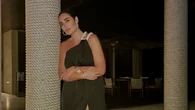 El vestido de invitada de firma inglesa de Vicky Martín Berrocal es el que escogerán las mujeres 50+