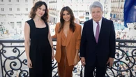 Ayuso deslumbra con el mono más elegante y copiable en su cita con Eva Longoria en Madrid