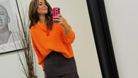 Nuria Roca ha encontrado en Zara la falda marrón de punto más original de la primavera