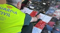 La Guardia Civil se incauta de prendas procedentes de Senegal y Colombia para su venta en los Sanfermines