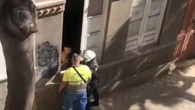 Basura, restos de alimentos e insectos: así quedó una vivienda tras cinco meses con okupas
