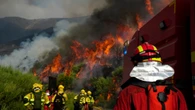El fuego avanza sin control en Jarilla tras quemar 15.000 hectáreas y amenaza la Garganta de los Papúos