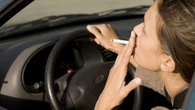 La DGT confirma las razones para no fumar en el coche tras la nueva propuesta de ley: "Cero distracción"