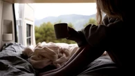 ¿Es bueno dormir con la ventana abierta en verano, sí o no? Esto dicen los expertos