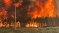 Aumentan las evacuaciones en comunidades del oeste de Canadá por los incendios forestales