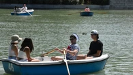 El parque público con lago y barcas que está conquistando Madrid y no es El Retiro